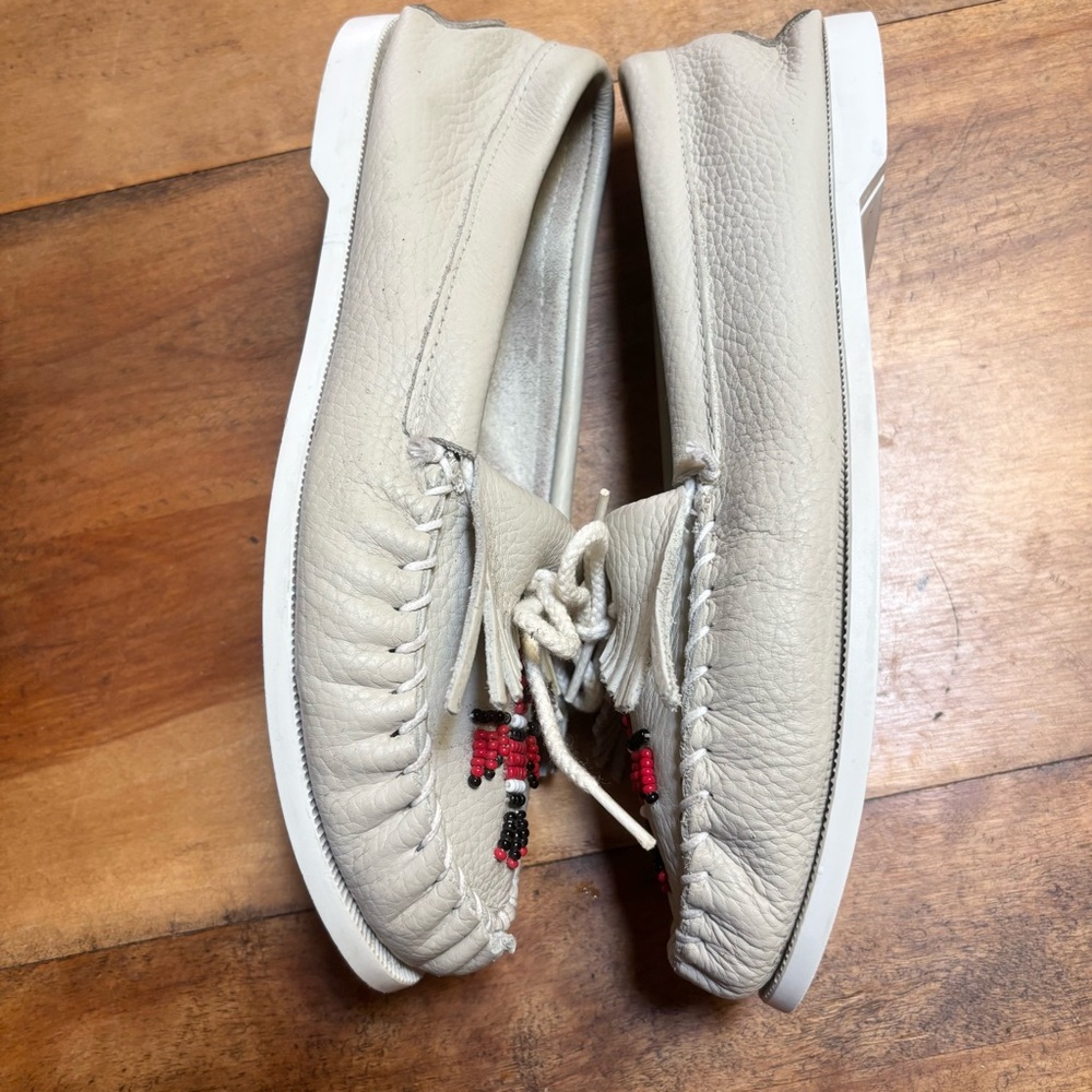 VTG Minnetonka Thunderbird Beaded Moccasins Womens 9.5 White Pebble Leather 171 - Picture 5 of 12